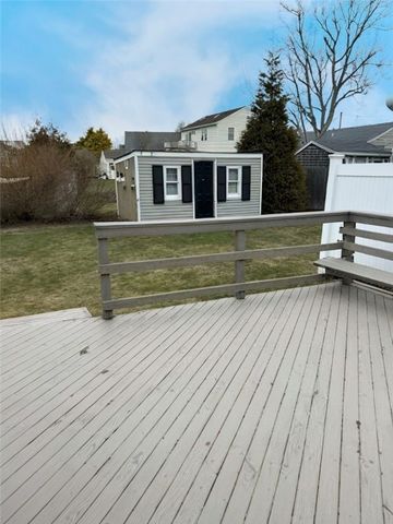 6 Redwood Drive, Narragansett, RI 02882