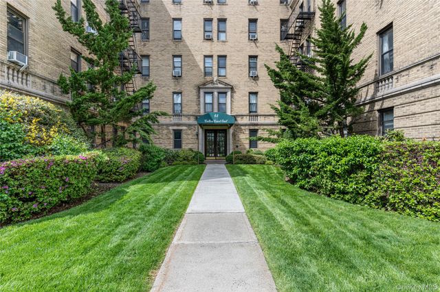 43 Calton Road 2K, New Rochelle, NY 10804