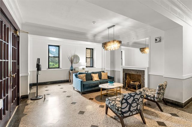 43 Calton Road 2K, New Rochelle, NY 10804