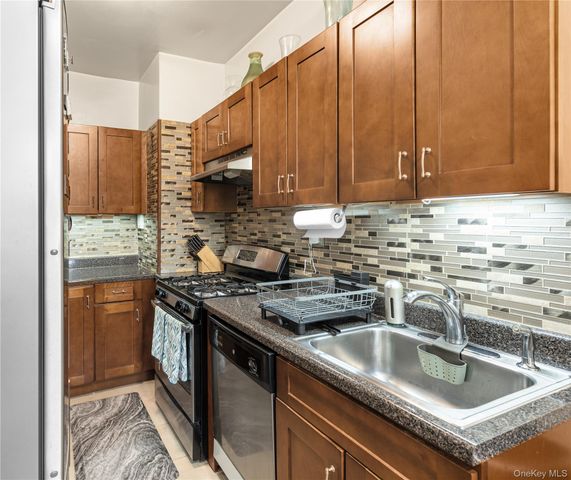 43 Calton Road 2K, New Rochelle, NY 10804