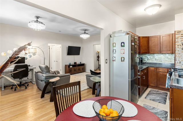 43 Calton Road 2K, New Rochelle, NY 10804