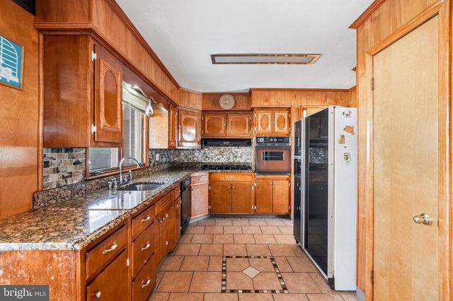 133 CORNWALL AVE, Trenton, NJ 08618