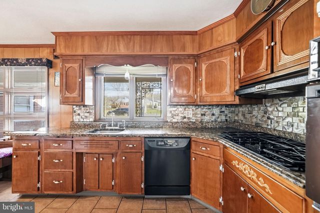 133 CORNWALL AVE, Trenton, NJ 08618