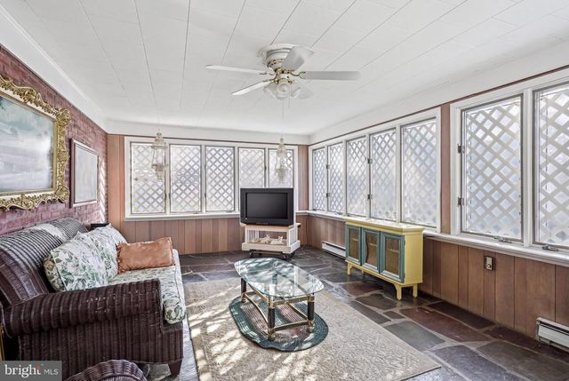 133 CORNWALL AVE, Trenton, NJ 08618