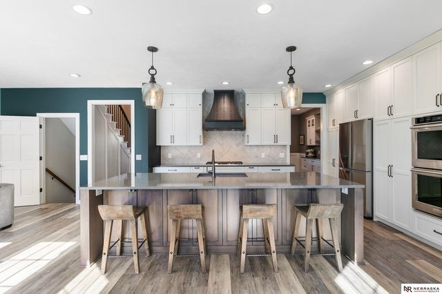 7907 Nob Hill Road, Lincoln, NE 68516