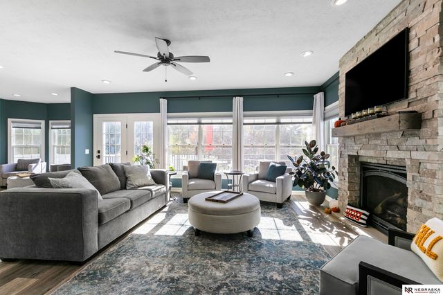 7907 Nob Hill Road, Lincoln, NE 68516