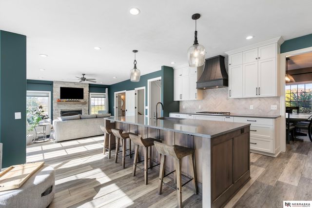 7907 Nob Hill Road, Lincoln, NE 68516