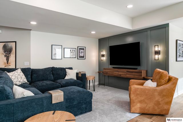 7907 Nob Hill Road, Lincoln, NE 68516