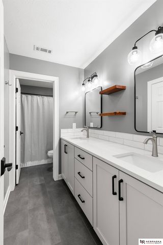 7907 Nob Hill Road, Lincoln, NE 68516