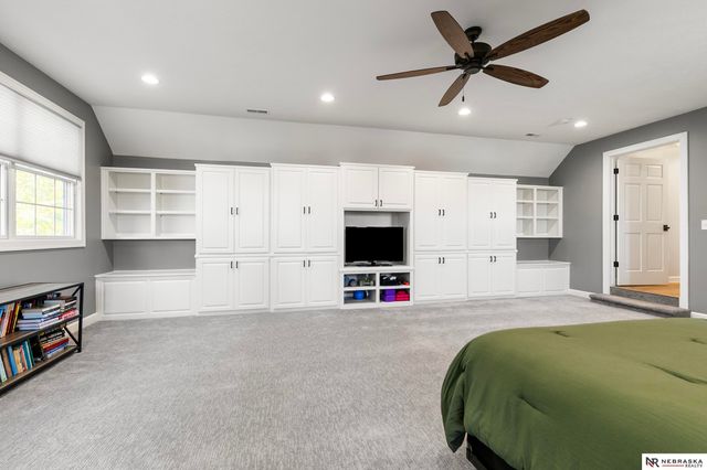 7907 Nob Hill Road, Lincoln, NE 68516