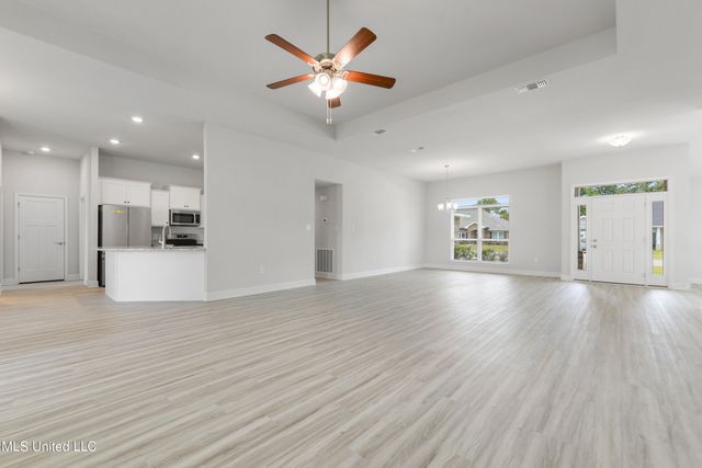 13913 Ruby Lane, Biloxi, MS 39532