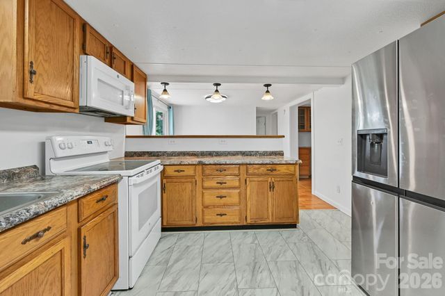 10 Canyon Cove, Candler, NC 28715