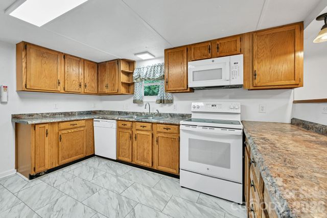10 Canyon Cove, Candler, NC 28715