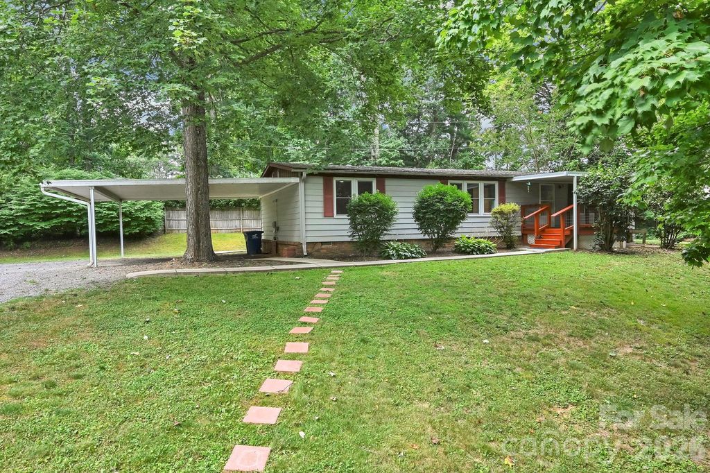 10 Canyon Cove, Candler, NC 28715