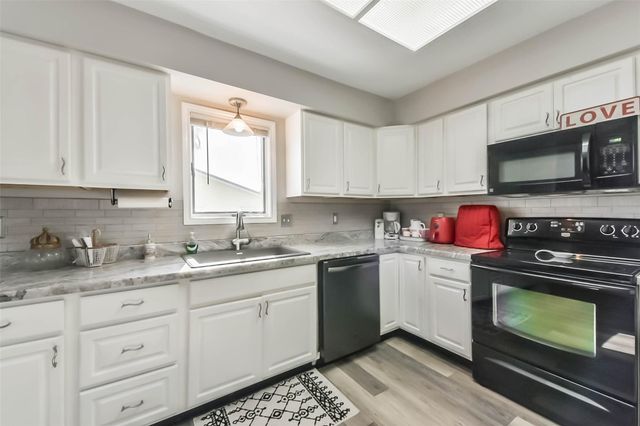 1236 Sailfish Street, Bayou Vista, TX 77563