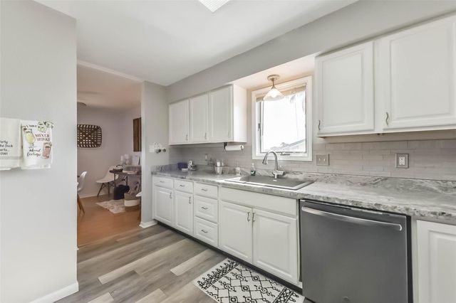 1236 Sailfish Street, Bayou Vista, TX 77563