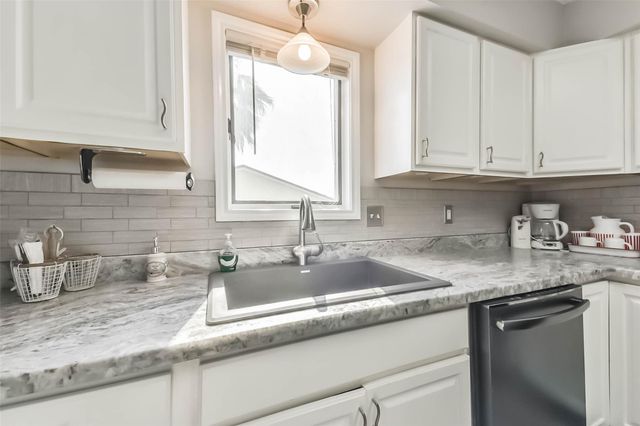 1236 Sailfish Street, Bayou Vista, TX 77563