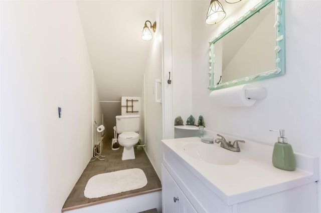 1236 Sailfish Street, Bayou Vista, TX 77563