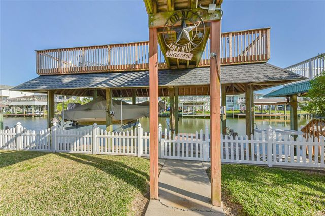 1236 Sailfish Street, Bayou Vista, TX 77563