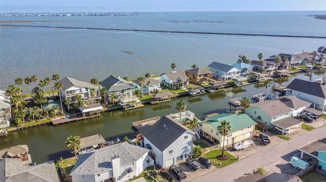 1236 Sailfish Street, Bayou Vista, TX 77563