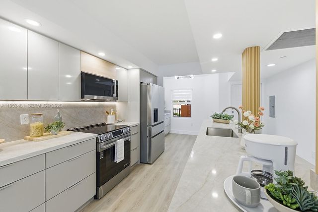 571 SW 141st Ave 204N, Pembroke Pines, FL 33027