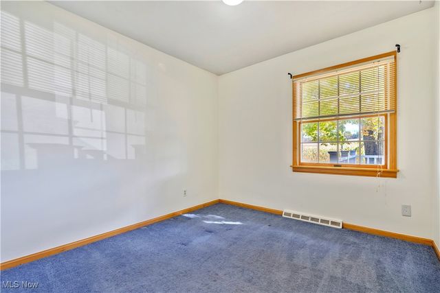 8275 Rolling Hill Avenue NW, North Canton, OH 44720