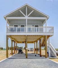 1078 Cedar Lane, Gilchrist, TX 77617