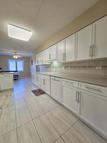 6815 N Milwaukee Avenue 210, Niles, IL 60714