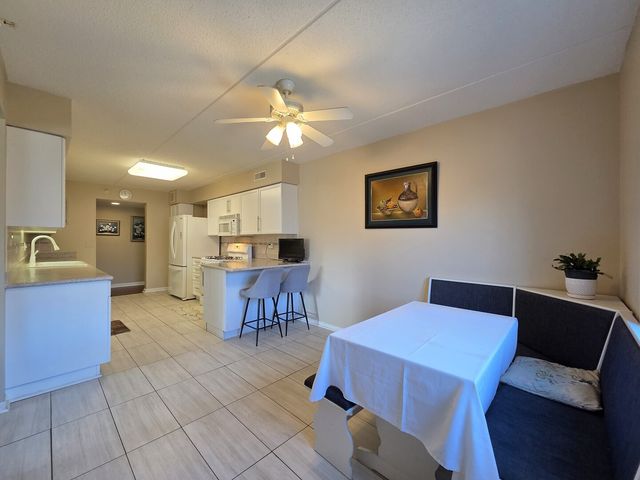 6815 N Milwaukee Avenue 210, Niles, IL 60714