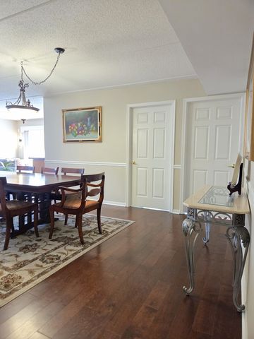 6815 N Milwaukee Avenue 210, Niles, IL 60714