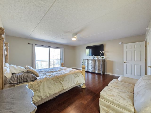 6815 N Milwaukee Avenue 210, Niles, IL 60714