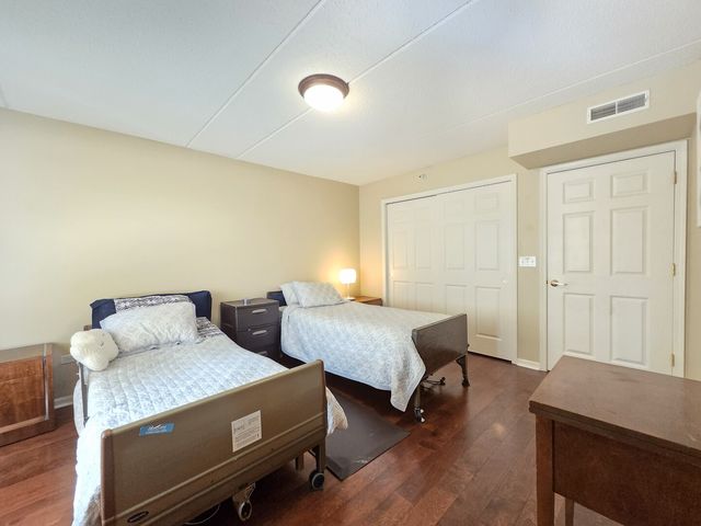 6815 N Milwaukee Avenue 210, Niles, IL 60714