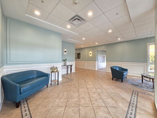 6815 N Milwaukee Avenue 210, Niles, IL 60714