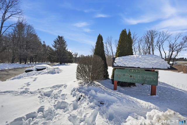 11 Bradley Circle A, Enfield, CT 06082