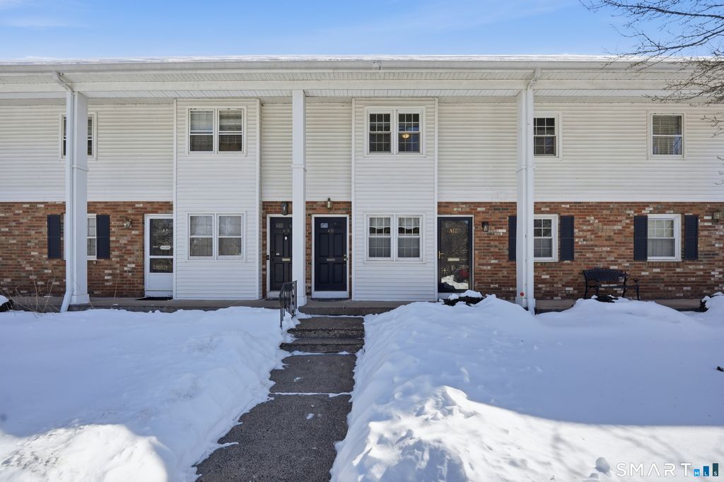 11 Bradley Circle A, Enfield, CT 06082