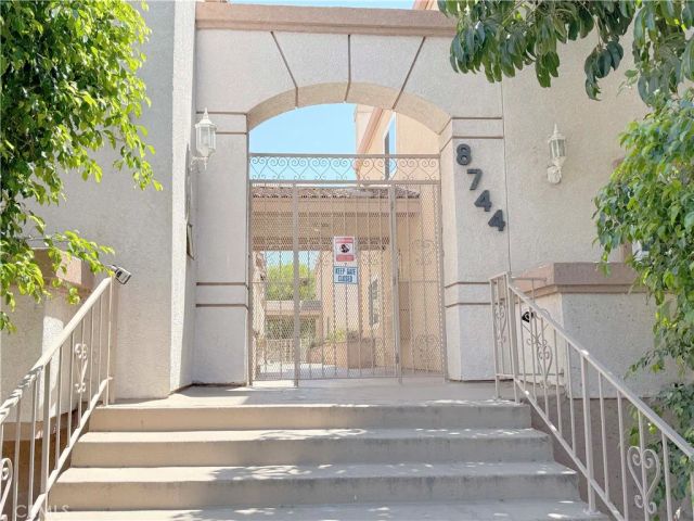 8744 Darby Avenue 14, Northridge, CA 91325
