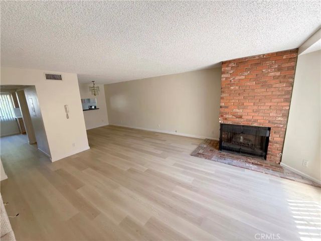 8744 Darby Avenue 14, Northridge, CA 91325