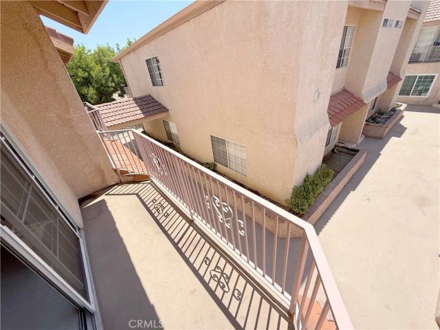 8744 Darby Avenue 14, Northridge, CA 91325