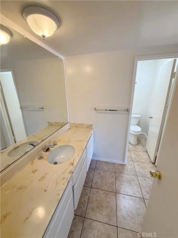 8744 Darby Avenue 14, Northridge, CA 91325