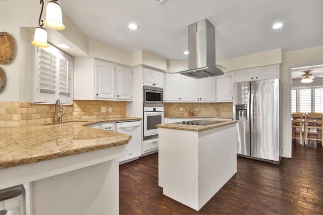 17 Comanche Lane, Ransom Canyon, TX 79366