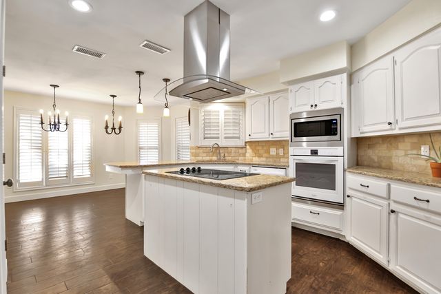 17 Comanche Lane, Ransom Canyon, TX 79366