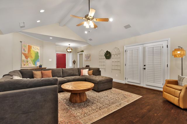 17 Comanche Lane, Ransom Canyon, TX 79366