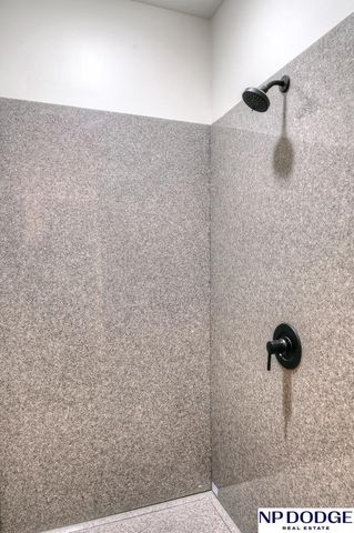 5001 Helwig Avenue, Papillion, NE 68133