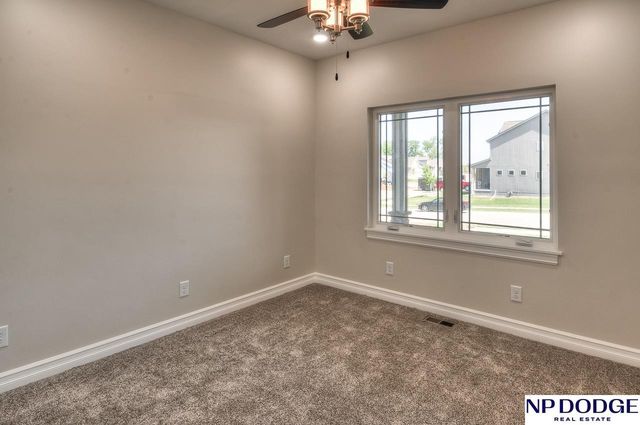 5001 Helwig Avenue, Papillion, NE 68133