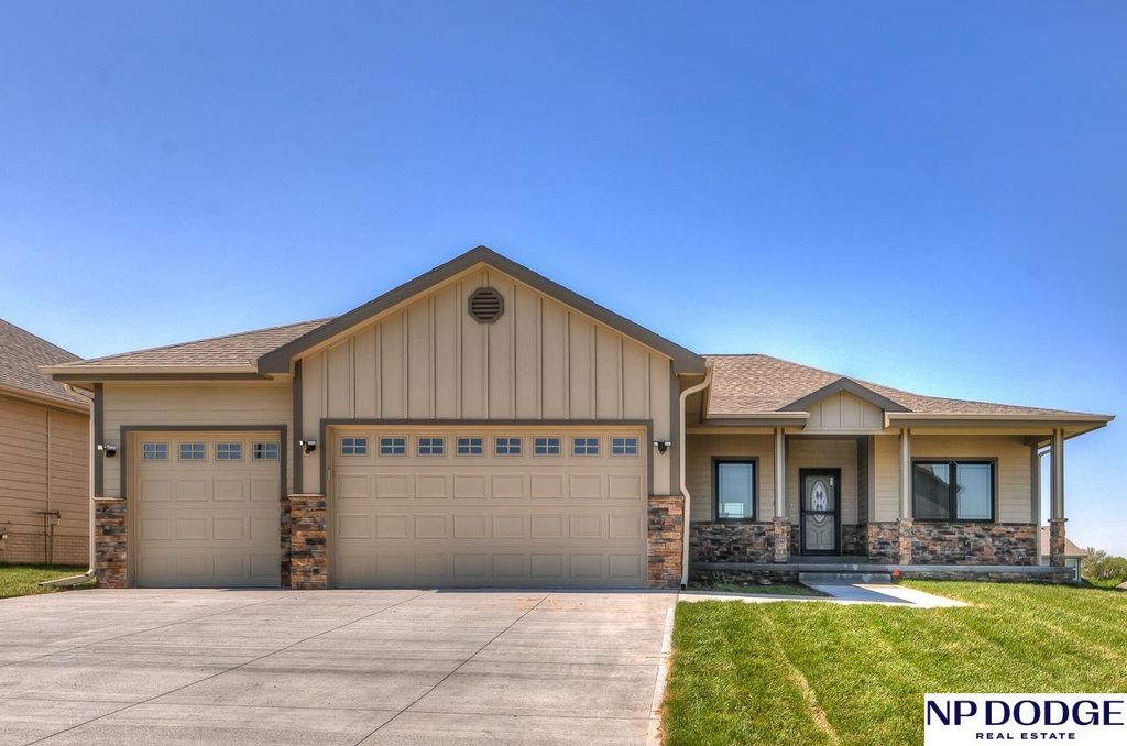 5001 Helwig Avenue, Papillion, NE 68133
