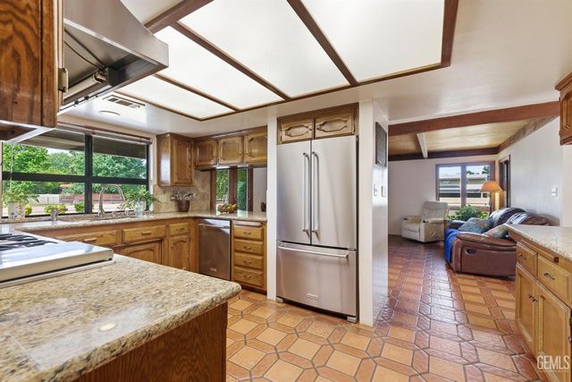 249 Moon Ranch Street, Bakersfield, CA 93314