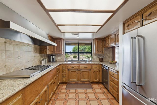 249 Moon Ranch Street, Bakersfield, CA 93314
