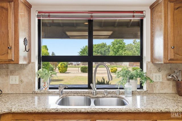 249 Moon Ranch Street, Bakersfield, CA 93314