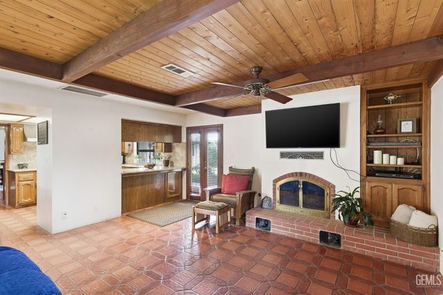 249 Moon Ranch Street, Bakersfield, CA 93314