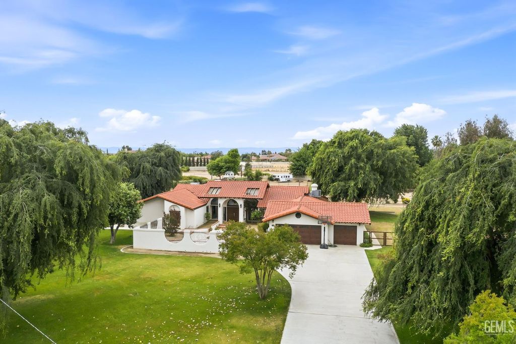 249 Moon Ranch Street, Bakersfield, CA 93314